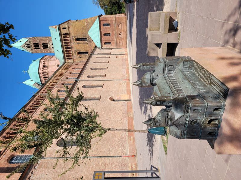 Dom klein und gross